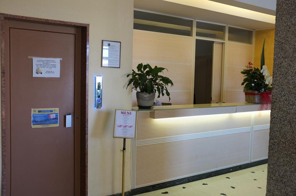 Hotel Palace Varazze Esterno foto