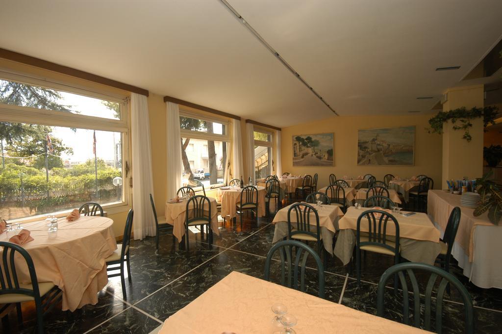 Hotel Palace Varazze Esterno foto