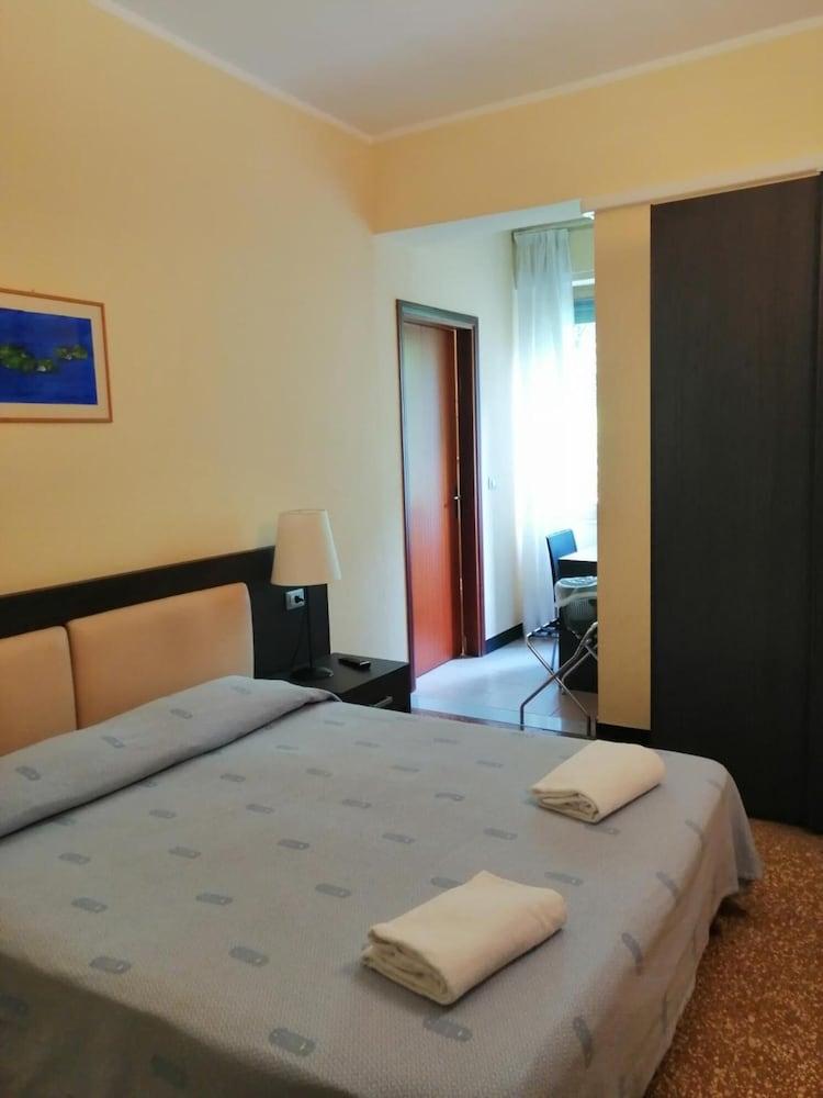 Hotel Palace Varazze Esterno foto