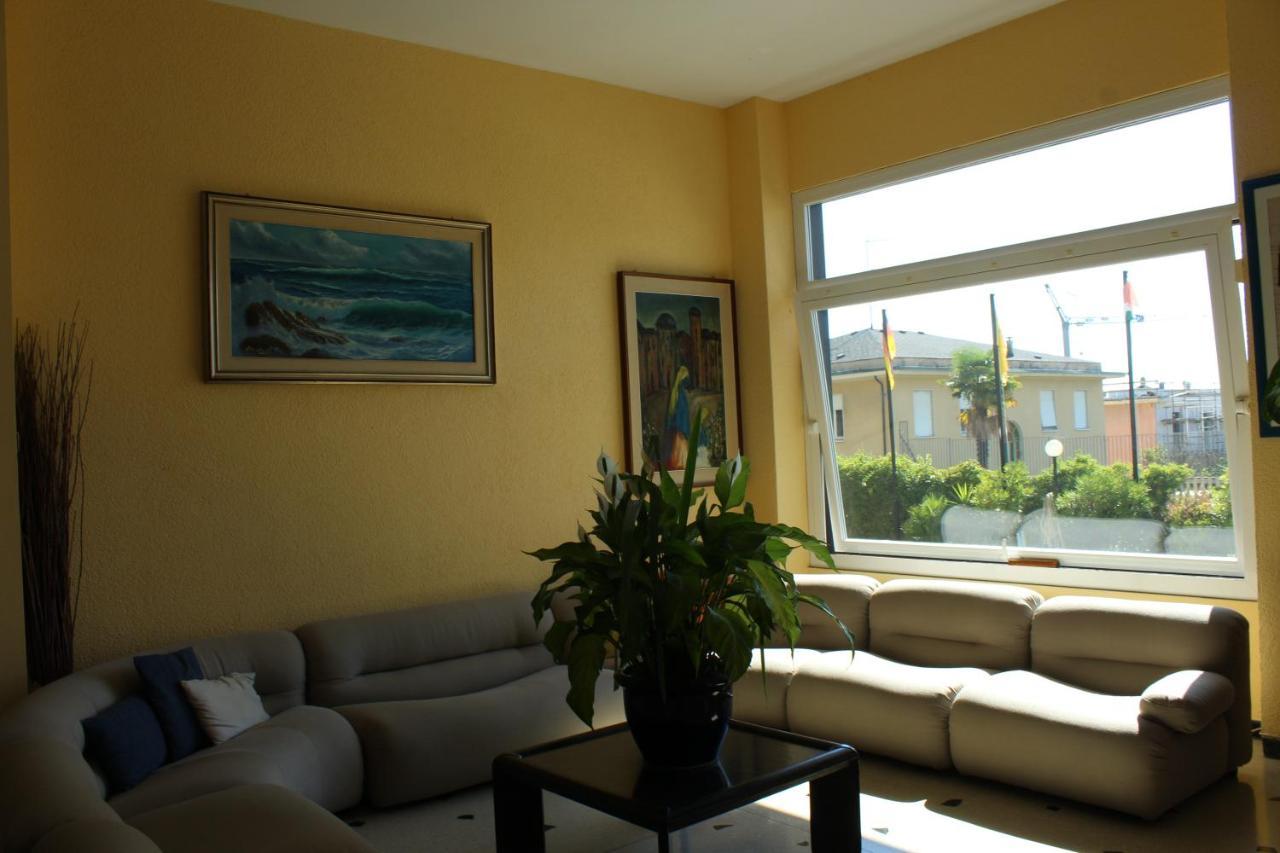 Hotel Palace Varazze Esterno foto