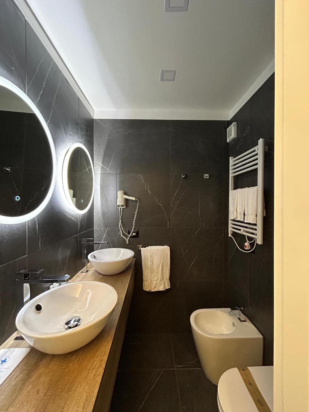 Hotel Palace Varazze Esterno foto