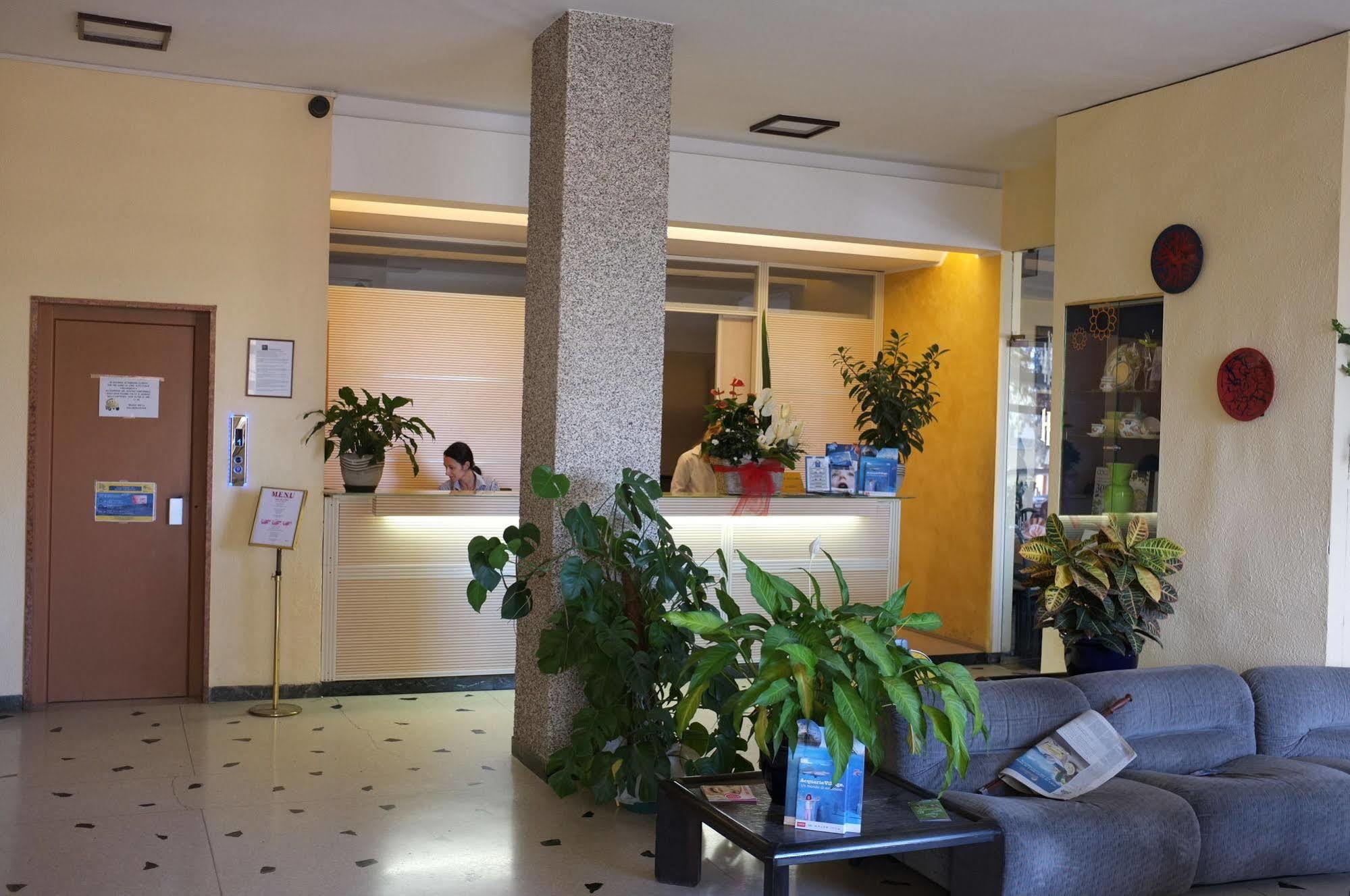 Hotel Palace Varazze Esterno foto